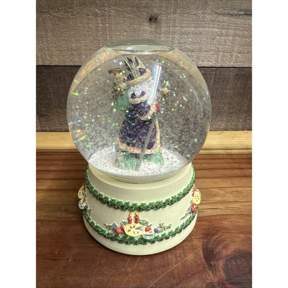 The International Santa Claus Collection St. Nicholas Greece Snowglobe In Box - Picture 4 of 8